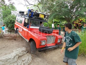 Land Rover Defender atolado